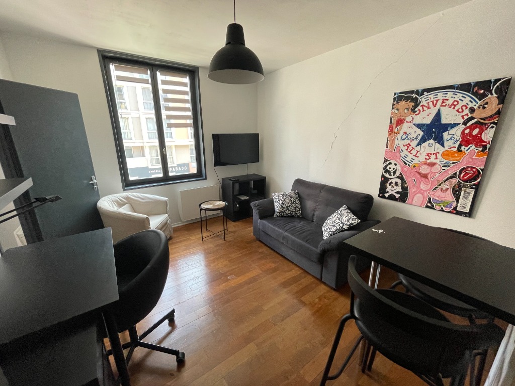 Voc ll152 rue solferino t2 meuble avec parking et balcon Photo 3 - JLW Immobilier Voc ll152 rue solferino t2 meuble avec parking et balcon Photo 3 - JLW Immobilier