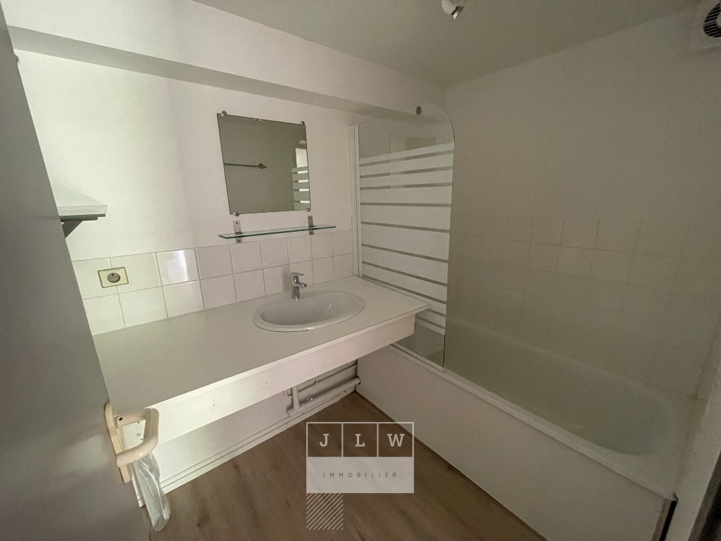 Yiy jm63 pb dispo loc t1b non meuble duplex jardin Photo 6 - JLW Immobilier Yiy jm63 pb dispo loc t1b non meuble duplex jardin Photo 6 - JLW Immobilier