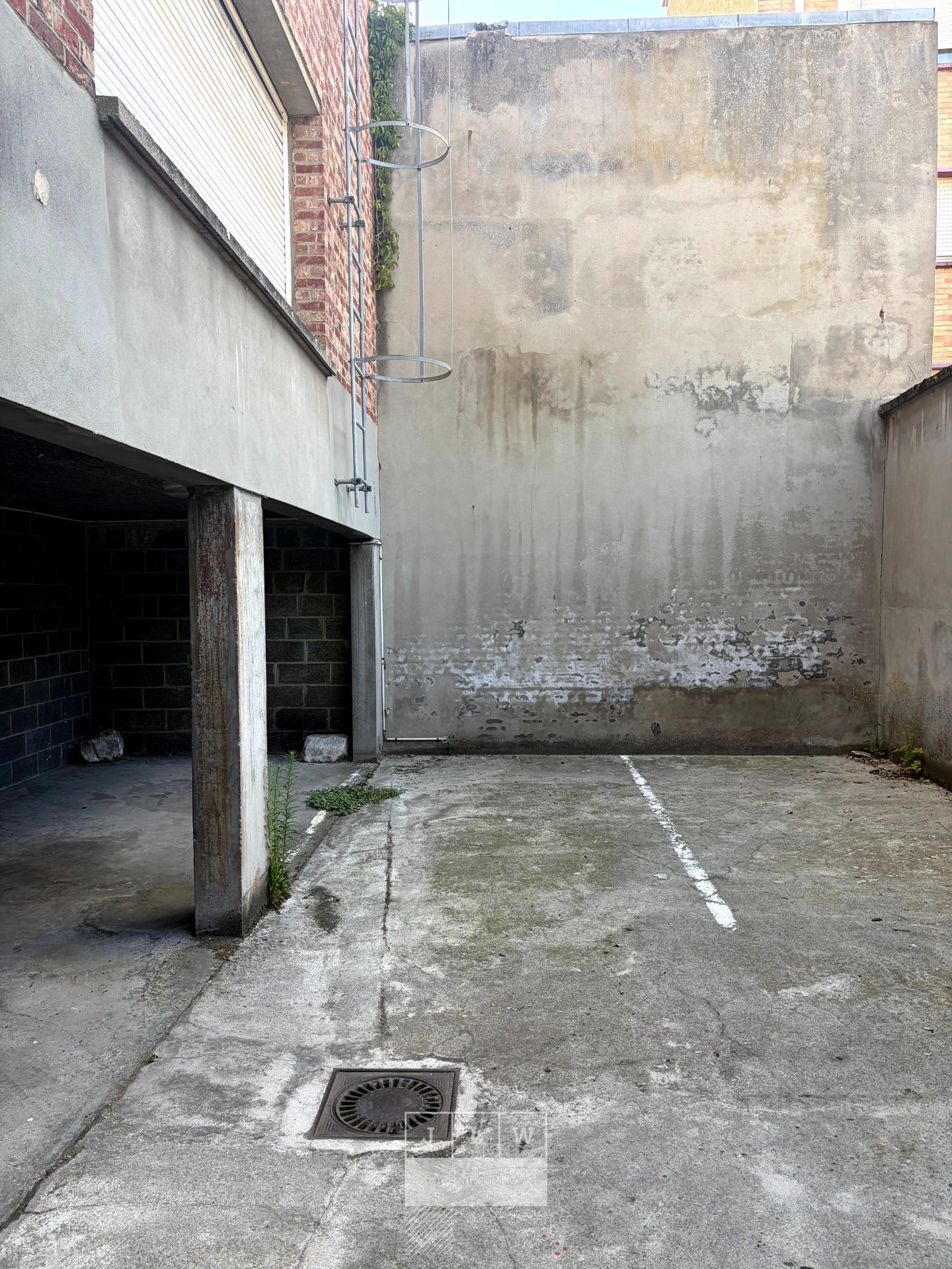 Abjj pkg parking rue de la gendarmerie Photo 2 - JLW Immobilier Abjj pkg parking rue de la gendarmerie Photo 2 - JLW Immobilier