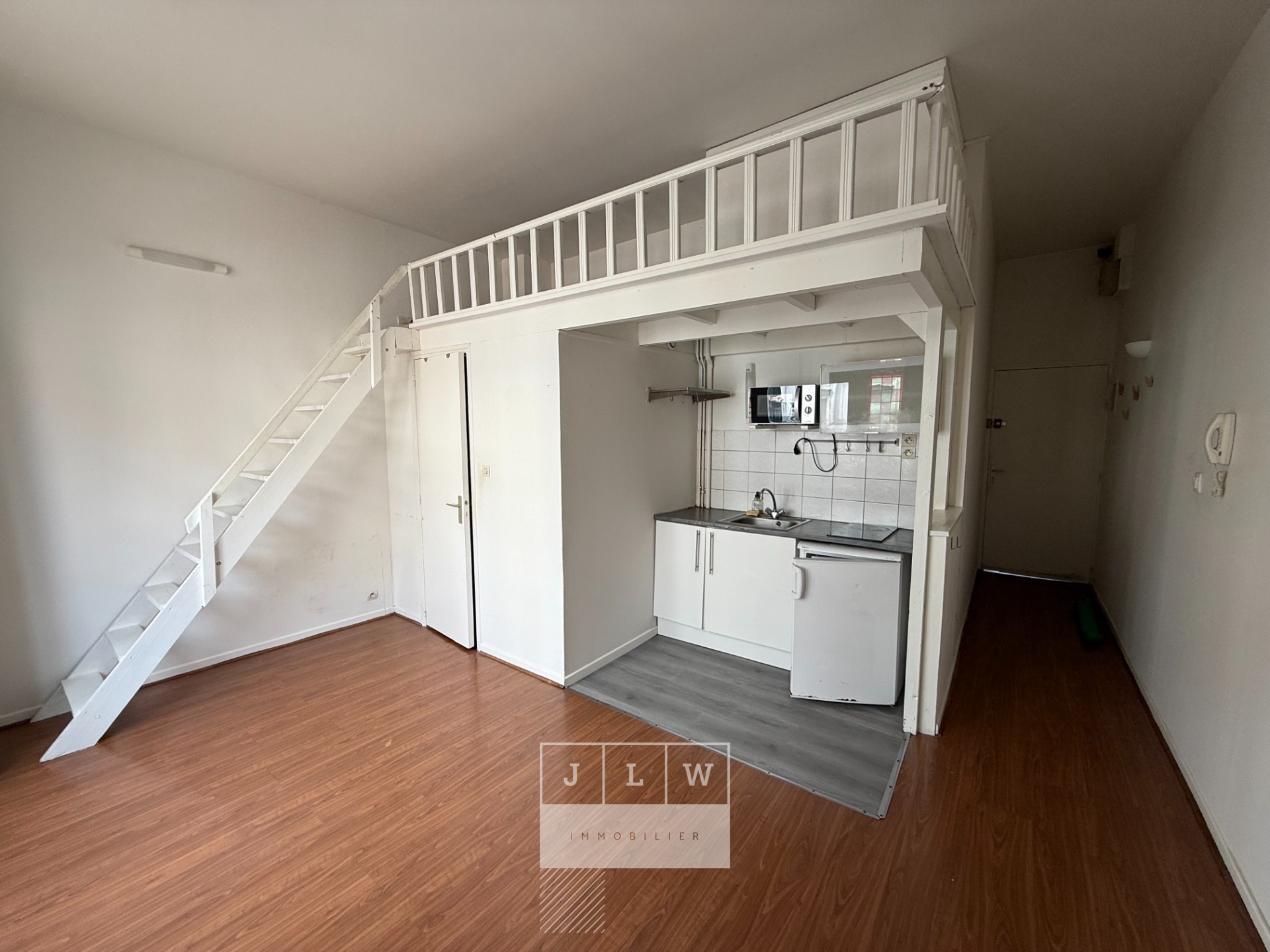 Lille st michel studio avec mezzanine Photo 2 - JLW Immobilier Lille st michel studio avec mezzanine Photo 2 - JLW Immobilier