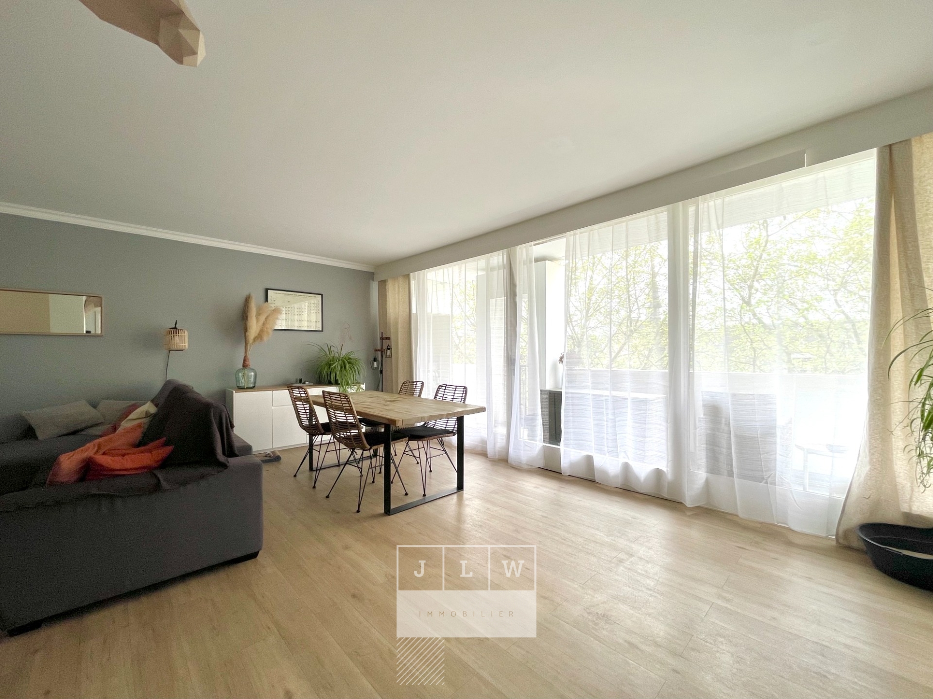 Hyper centre bel appartement traversant avec exterieurs Photo 1 - JLW Immobilier Hyper centre bel appartement traversant avec exterieurs Photo 1 - JLW Immobilier