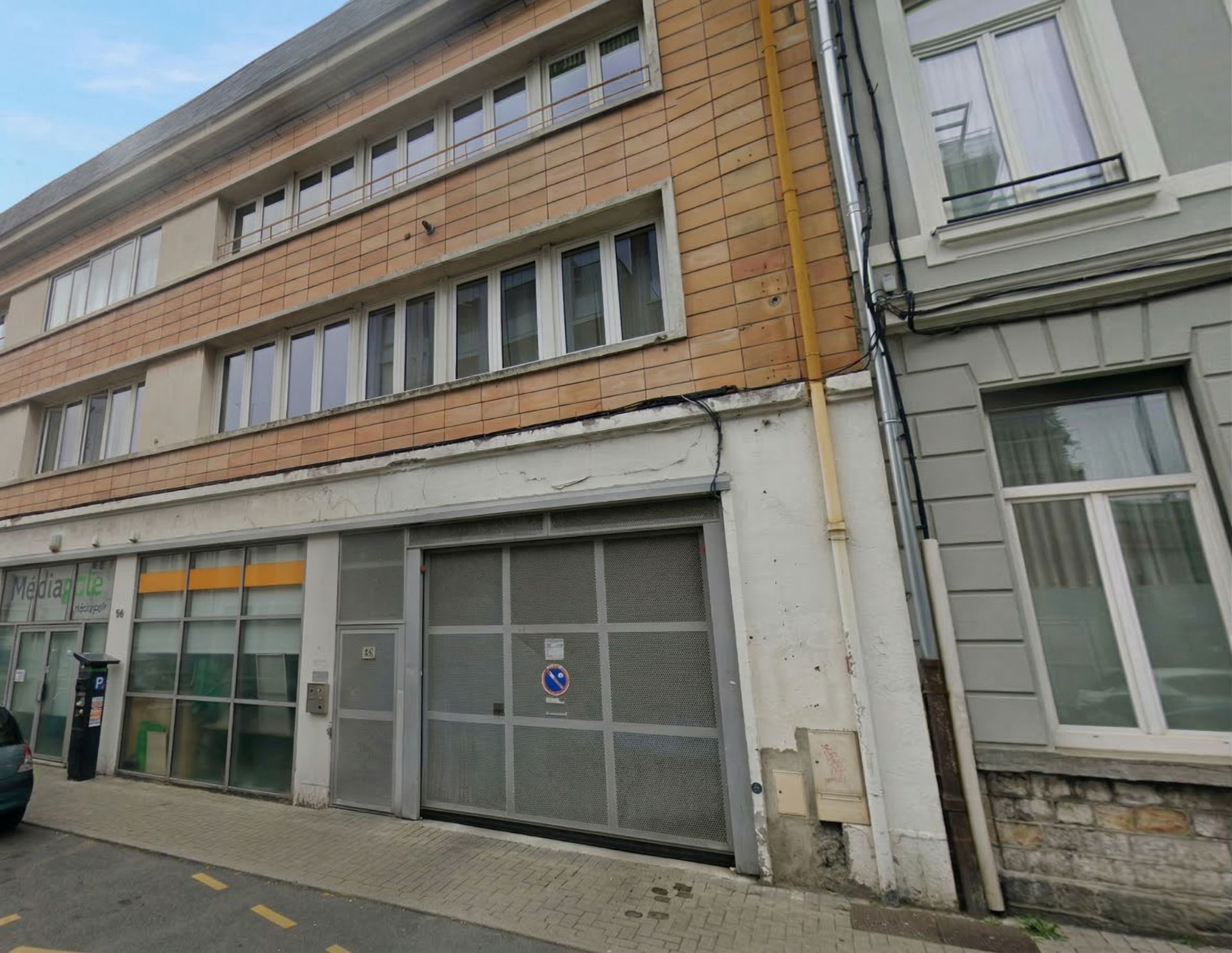 Athn sr123 places de parking securisees rue de douai Photo 1 - JLW Immobilier Athn sr123 places de parking securisees rue de douai Photo 1 - JLW Immobilier