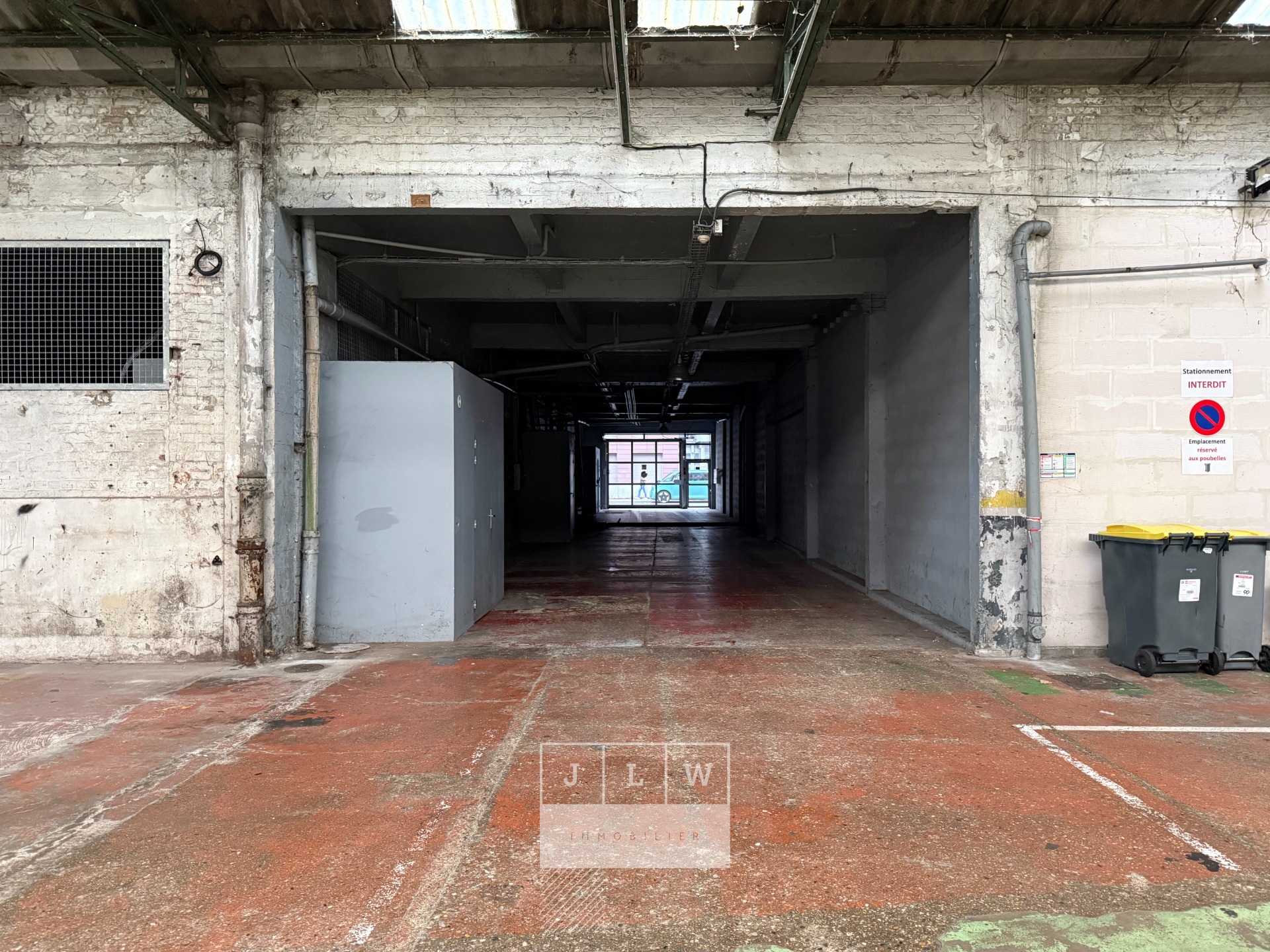 Athn sr123 places de parking securisees rue de douai Photo 3 - JLW Immobilier Athn sr123 places de parking securisees rue de douai Photo 3 - JLW Immobilier