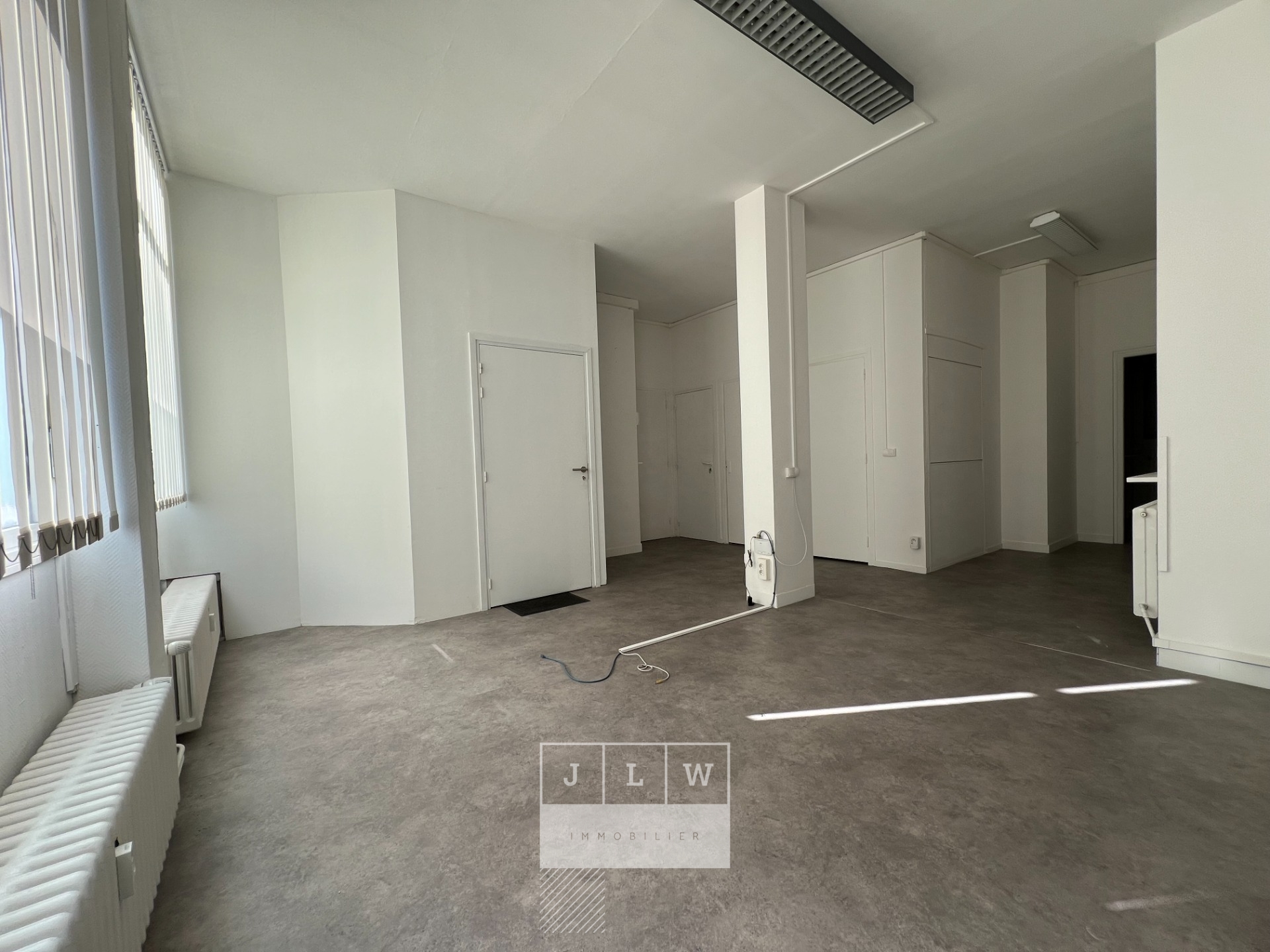 Abvo md171 local commercial situe au centre ville Photo 1 - JLW Immobilier Abvo md171 local commercial situe au centre ville Photo 1 - JLW Immobilier