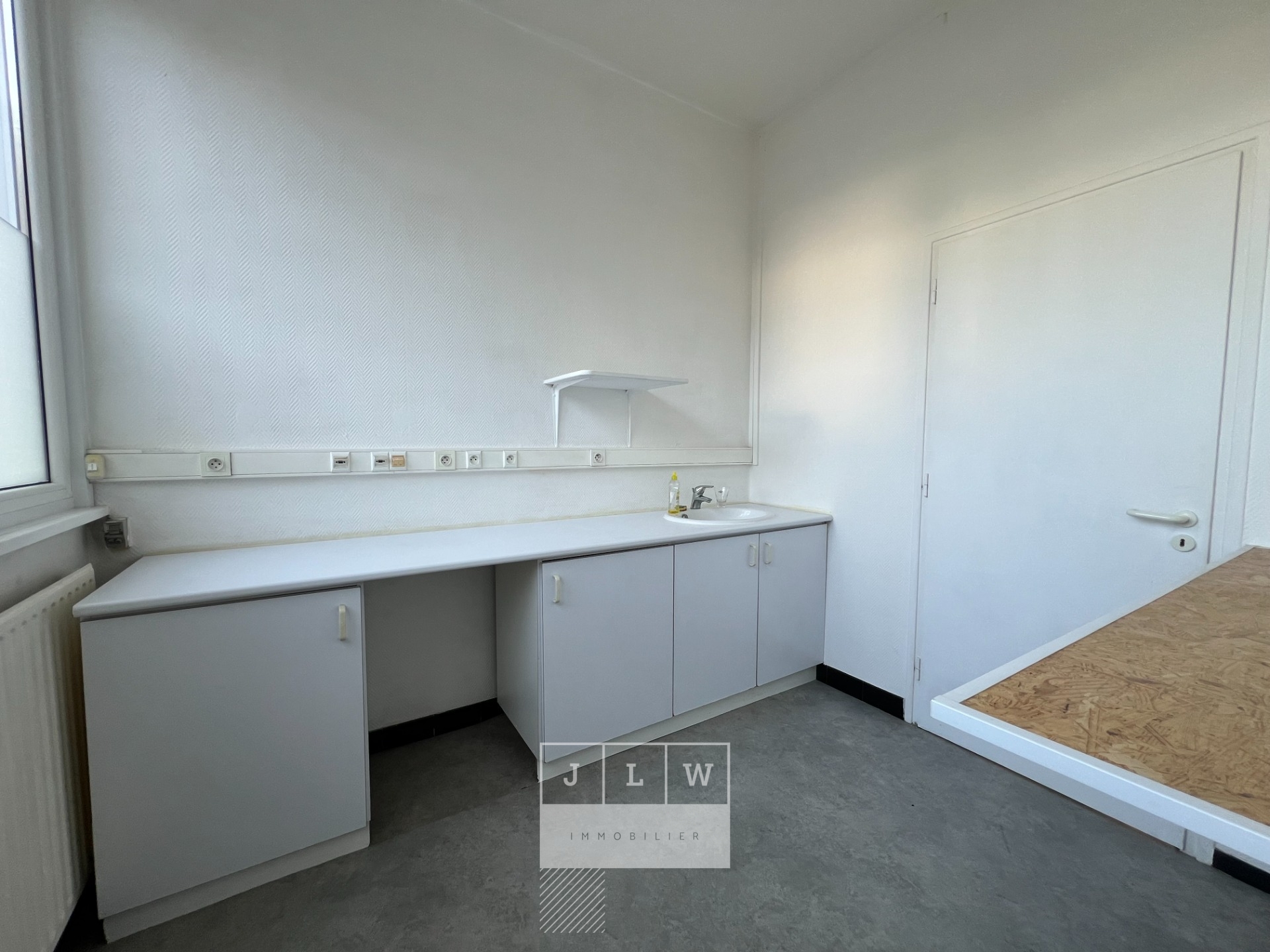 Abvo md171 local commercial situe au centre ville Photo 4 - JLW Immobilier Abvo md171 local commercial situe au centre ville Photo 4 - JLW Immobilier