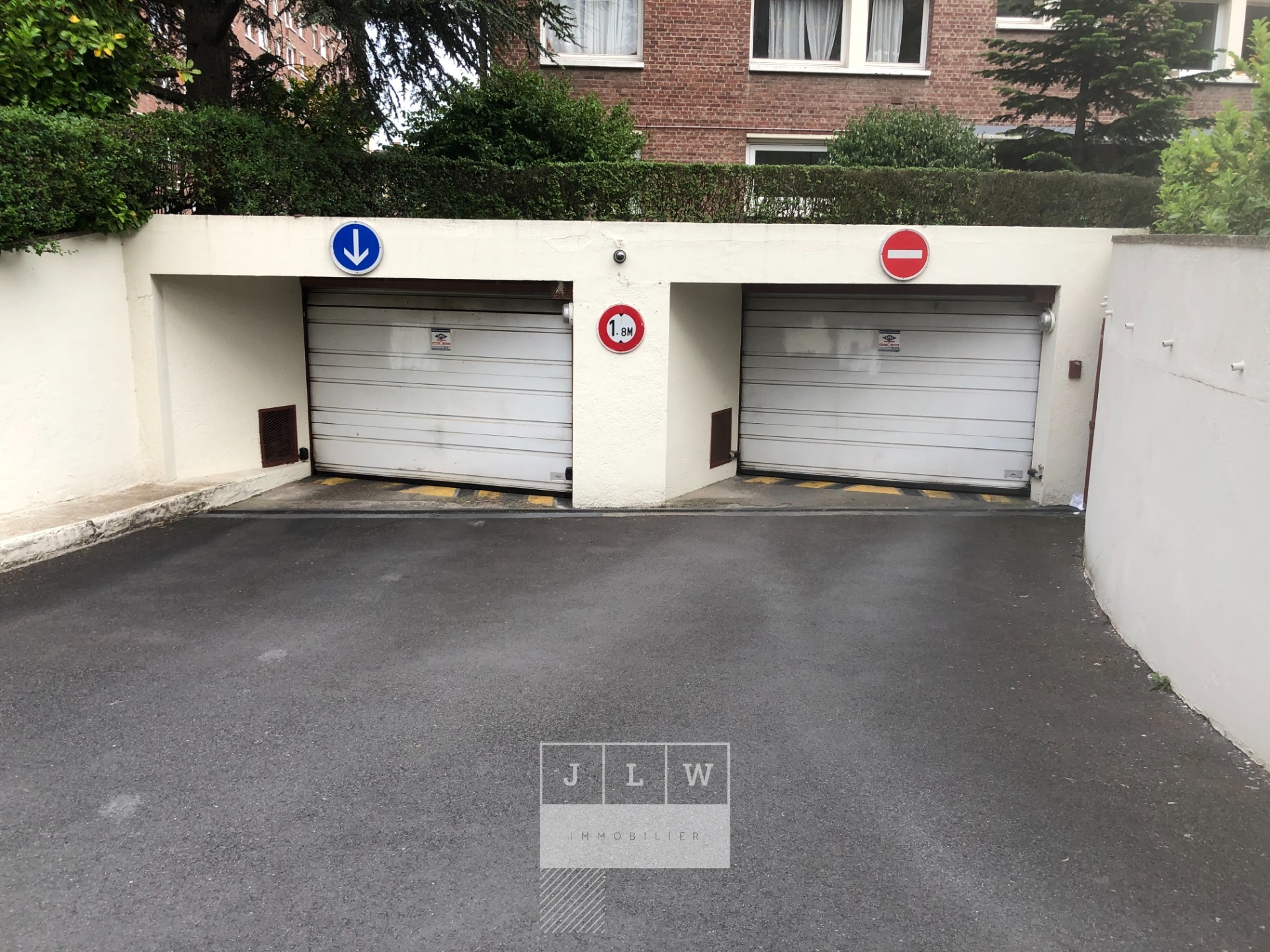 Vauban garage ferme securise Photo 1 - JLW Immobilier Vauban garage ferme securise Photo 1 - JLW Immobilier