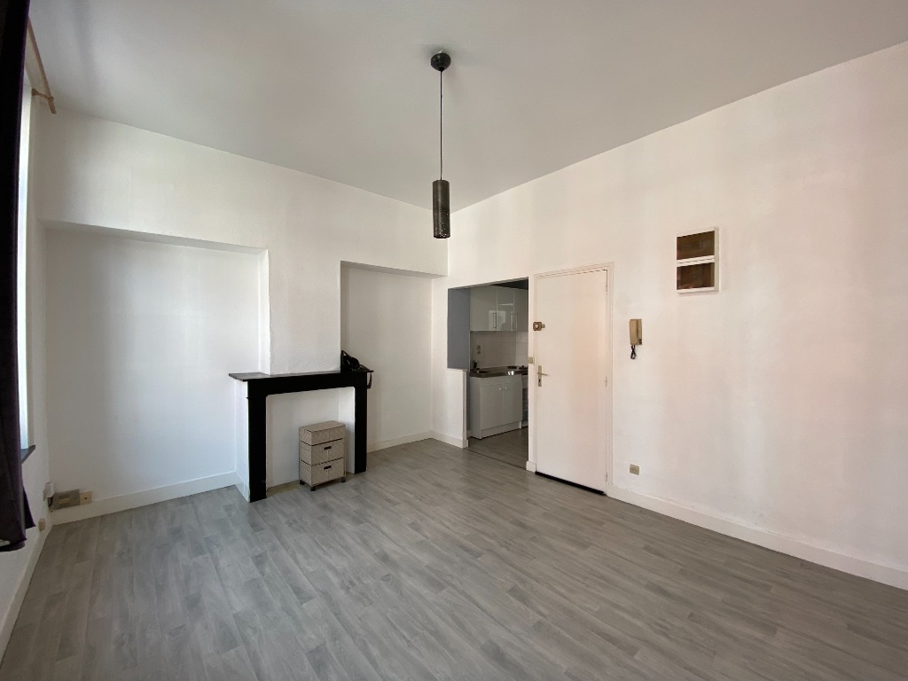 Ins ll152 lille repu 2 pieces non meuble de 4164m Photo 2 - JLW Immobilier