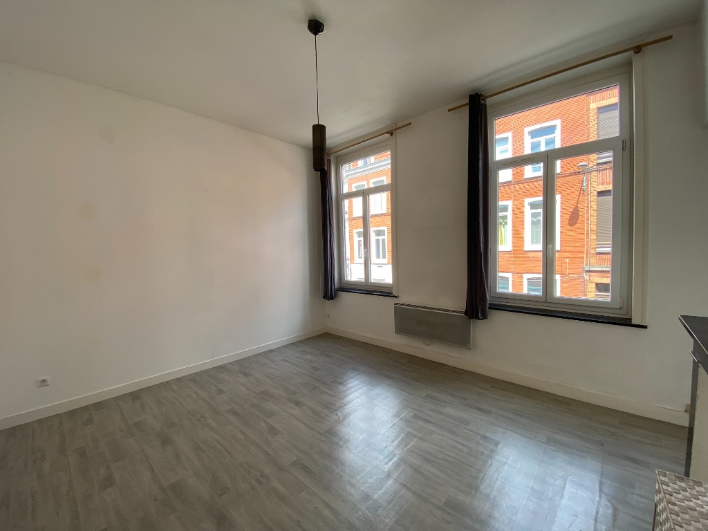 Ins ll152 lille repu 2 pieces non meuble de 4164m Photo 3 - JLW Immobilier