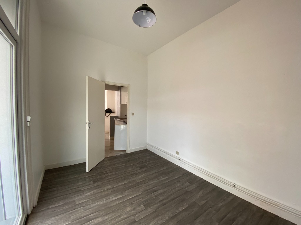 Ins ll152 lille repu 2 pieces non meuble de 4164m Photo 5 - JLW Immobilier