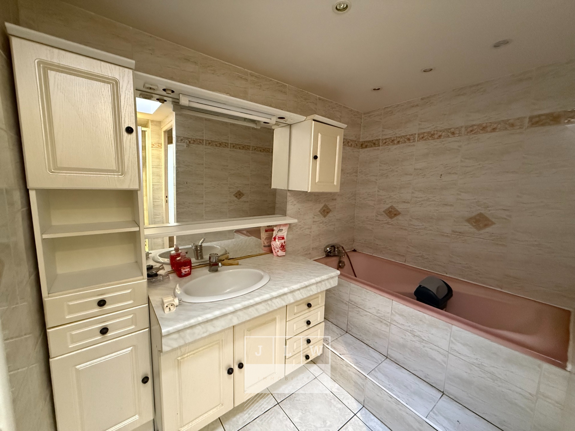 Iuq ll152 pro a les cles rue gantois t3 meuble Photo 7 - JLW Immobilier Iuq ll152 pro a les cles rue gantois t3 meuble Photo 7 - JLW Immobilier