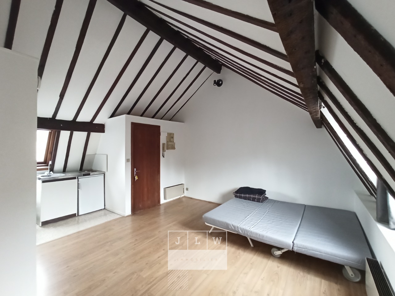 Lille studio non meuble de 17m Photo 1 - JLW Immobilier Lille studio non meuble de 17m Photo 1 - JLW Immobilier