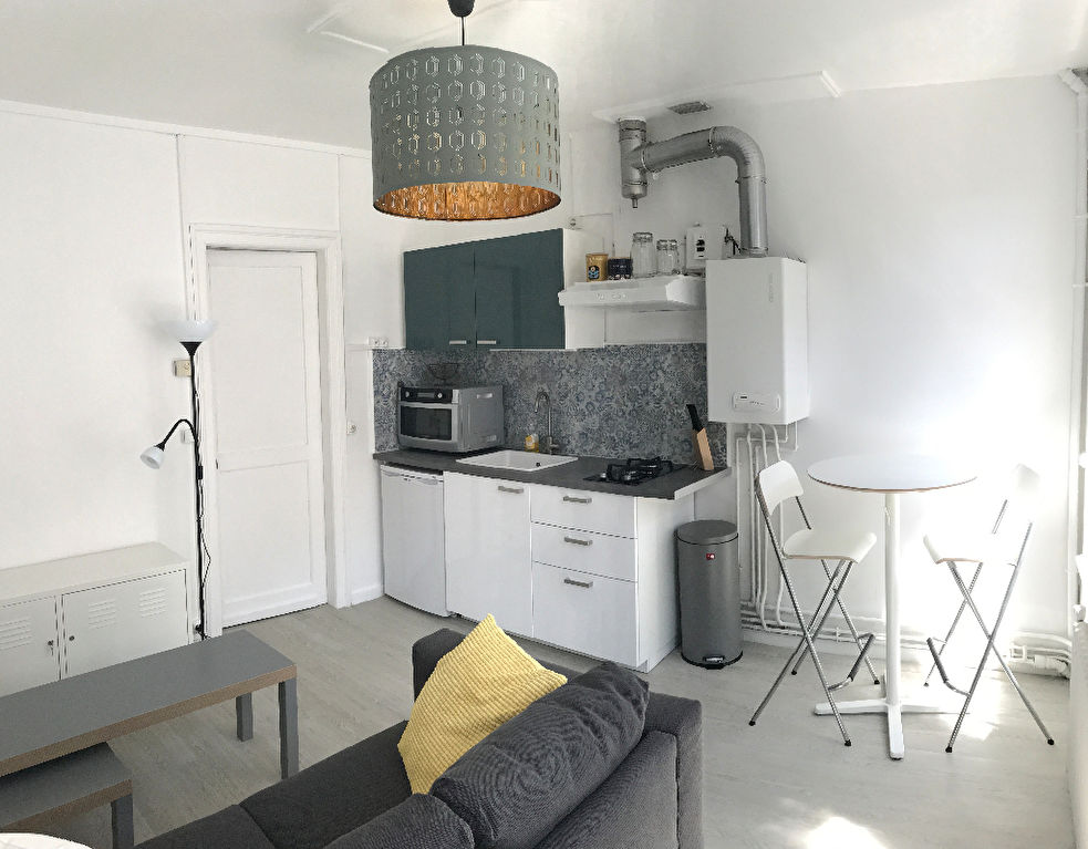 Jhm ll152 lille beau t2 meuble de 28 m Photo 1 - JLW Immobilier Jhm ll152 lille beau t2 meuble de 28 m Photo 1 - JLW Immobilier